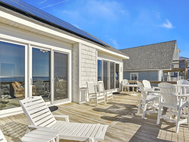 Main-level deck overlooking the shoreline